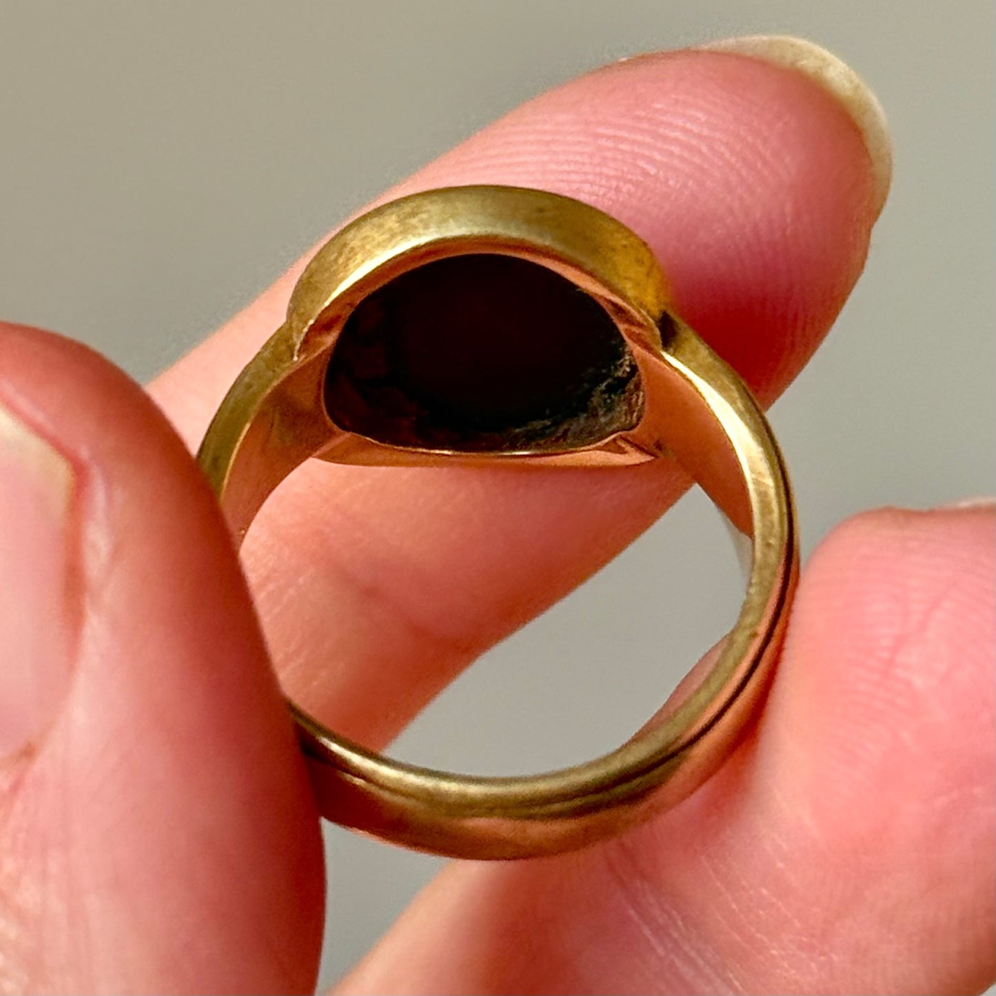 Antique Boar Agate Intaglio Signet Ring in 18 Carat Gold