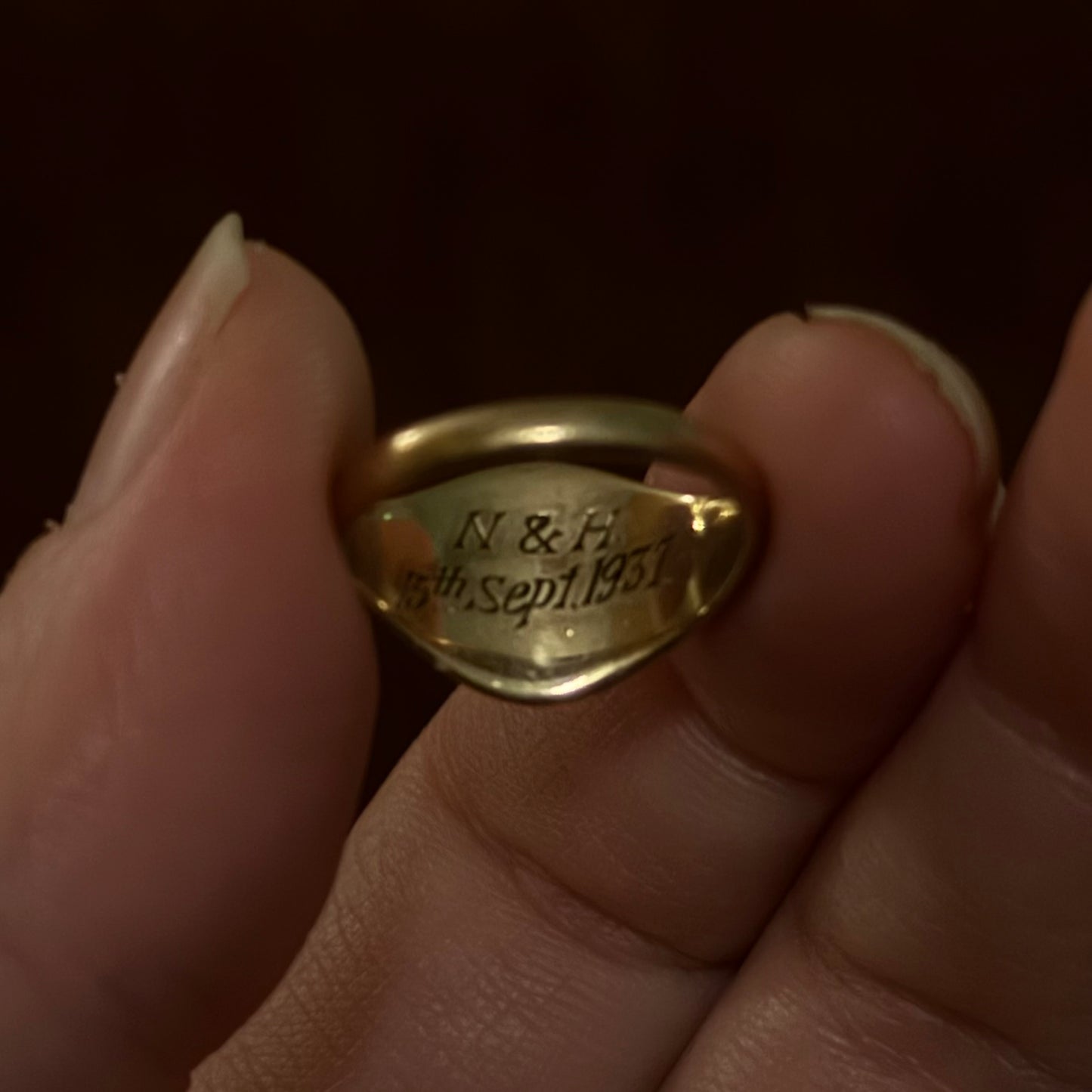 Monogramed Signet Ring in 9 carat Gold; Circa 1930