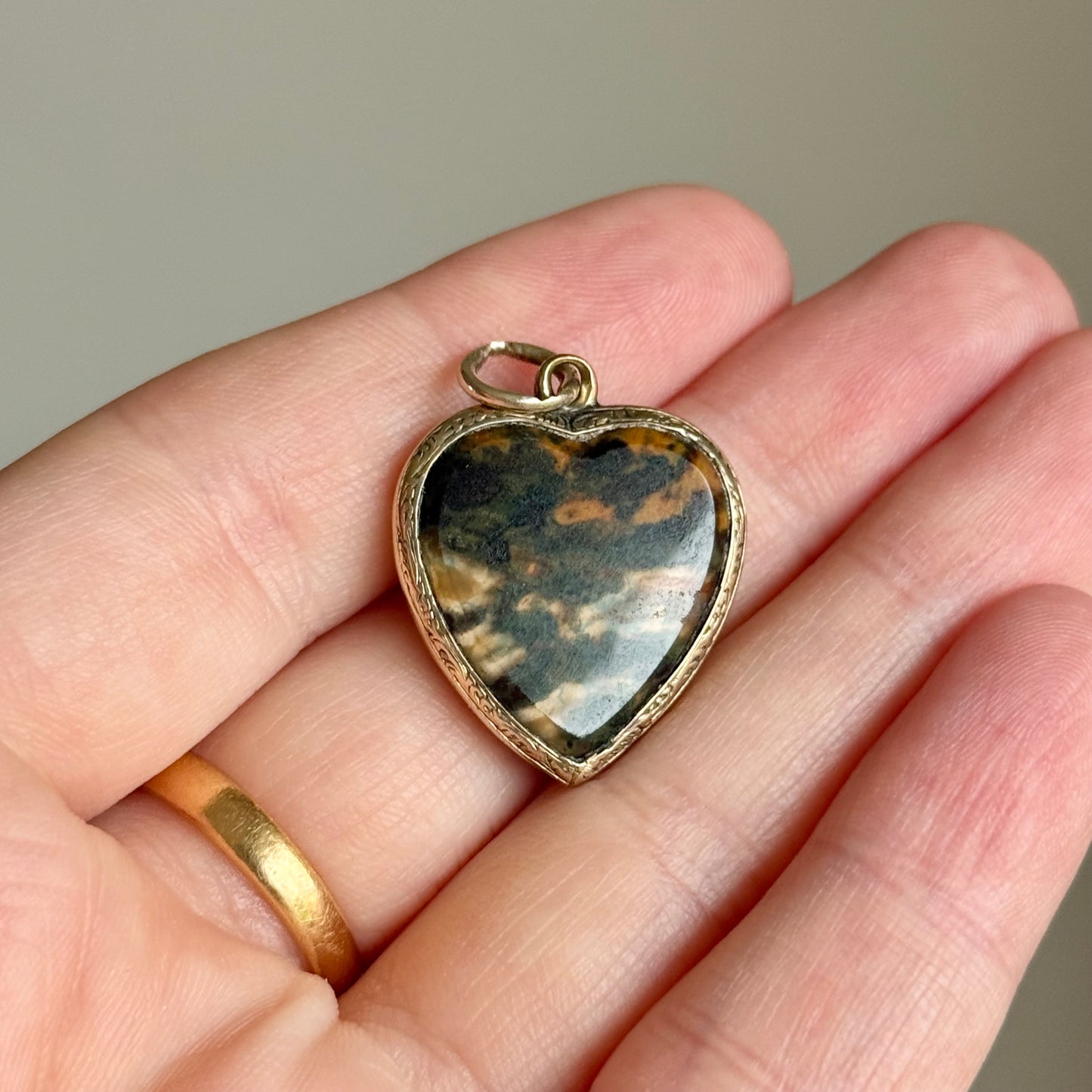 Victorian Agate Heart Locket pendant: Circa 1880