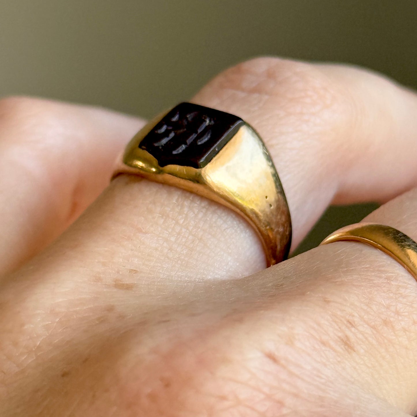 Antique Victorian Intaglio Signet Ring in 18 Carat Gold