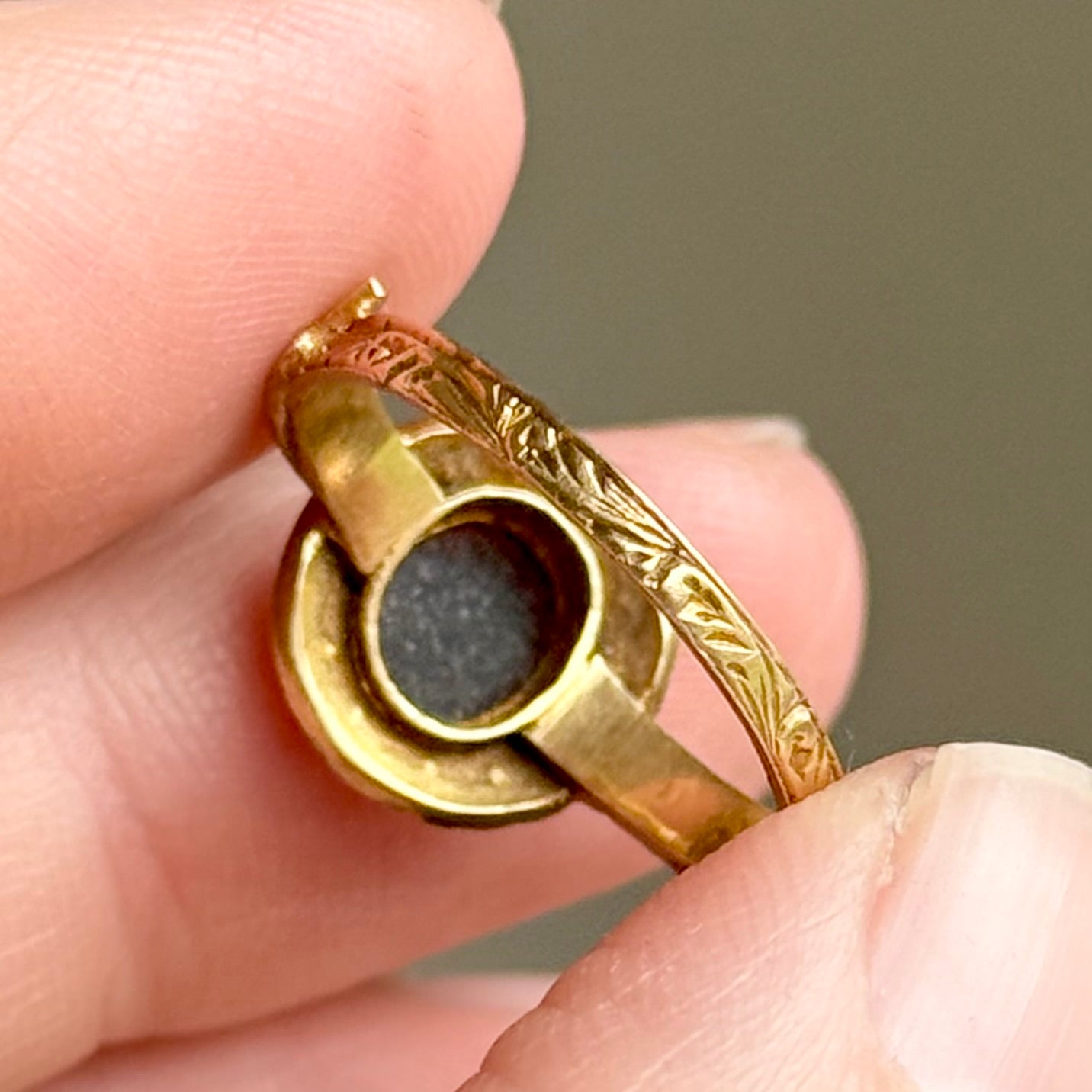Antique Victorian Pearl Urn Mourning Ring in 15 Carat Gold