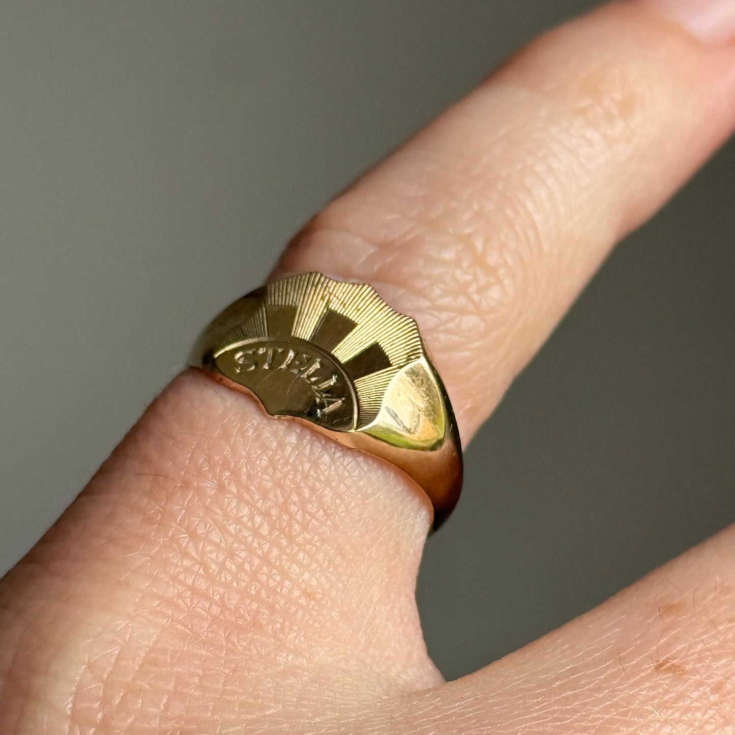 Vintage 'Stella' Signet Ring in 9 Carat Gold; Circa 1953