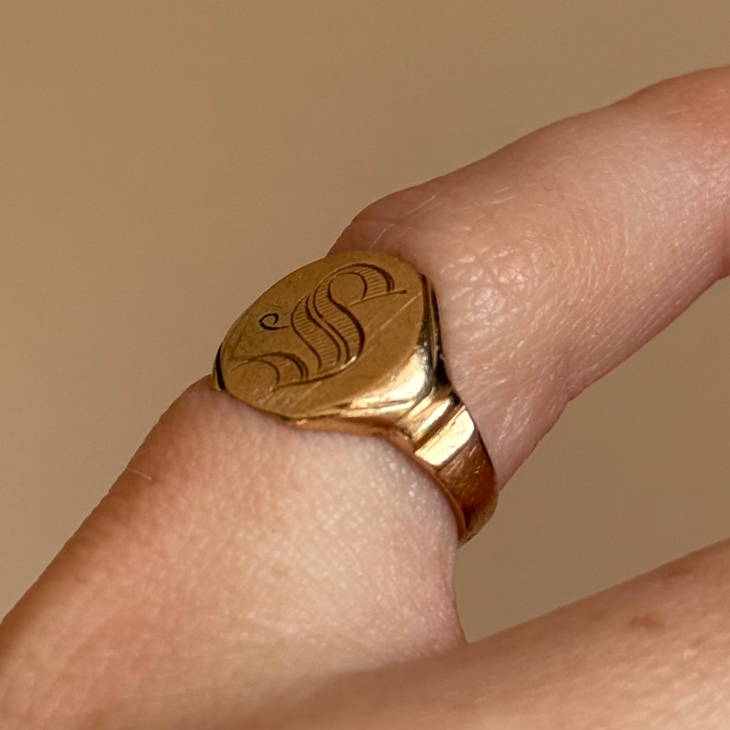 Antique Letter 'S' Signet Ring in 10 Carat Gold