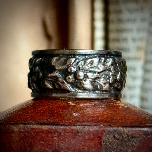 Antique Foliage Ring in Silver; Circa 1890