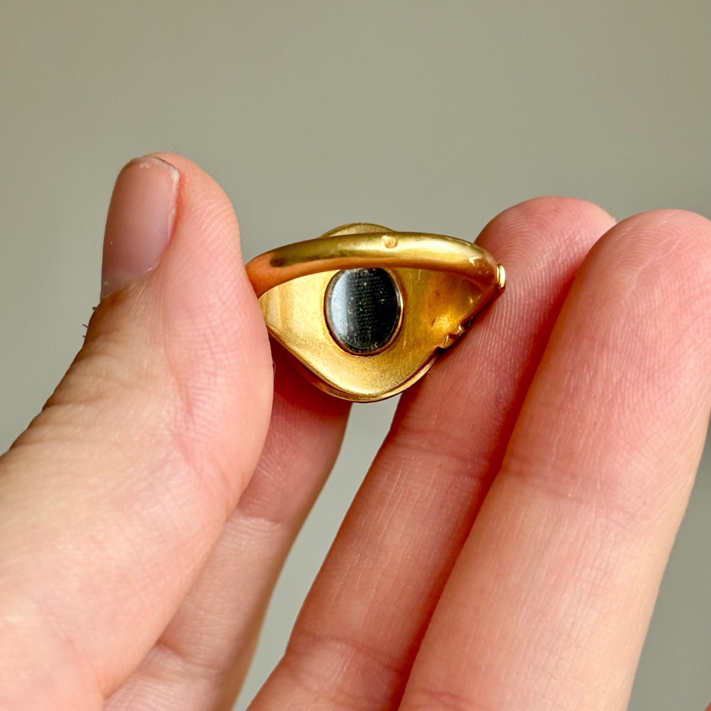 Early Victorian Agate & Enamel Mourning Ring in 18 Carat Gold; Circa 1849
