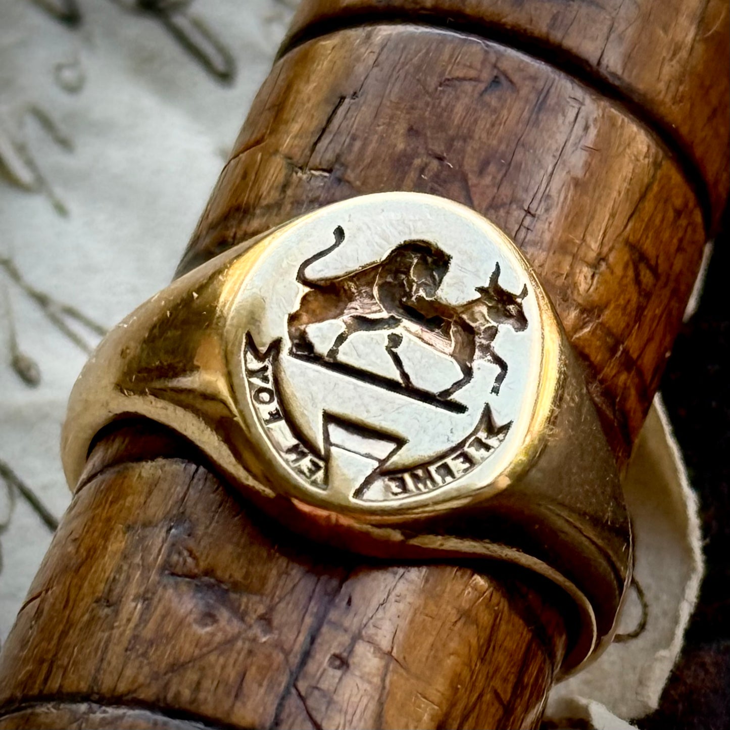 Vintage Signet Ring fin 9 Carat Gold