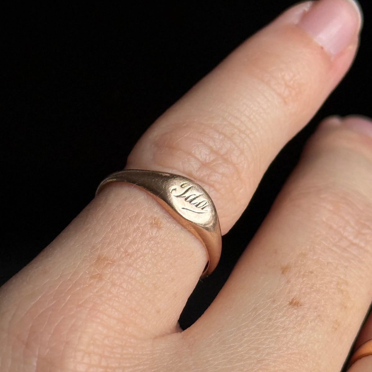 Antique 'Ida' Signet Ring in 9 Carat Gold; Circa 1921