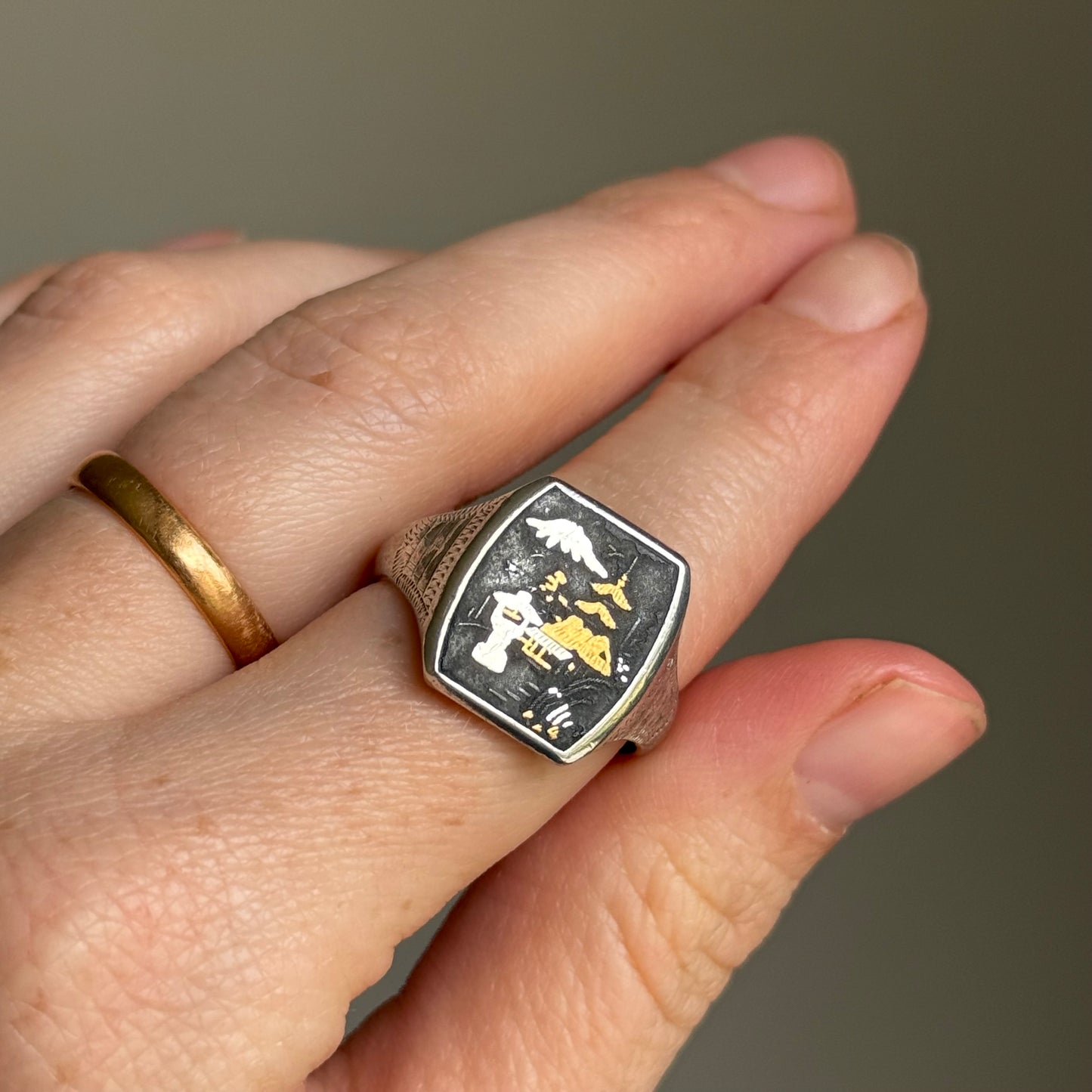 Vintage Damascene Japanese Scene Signet Ring in Silver