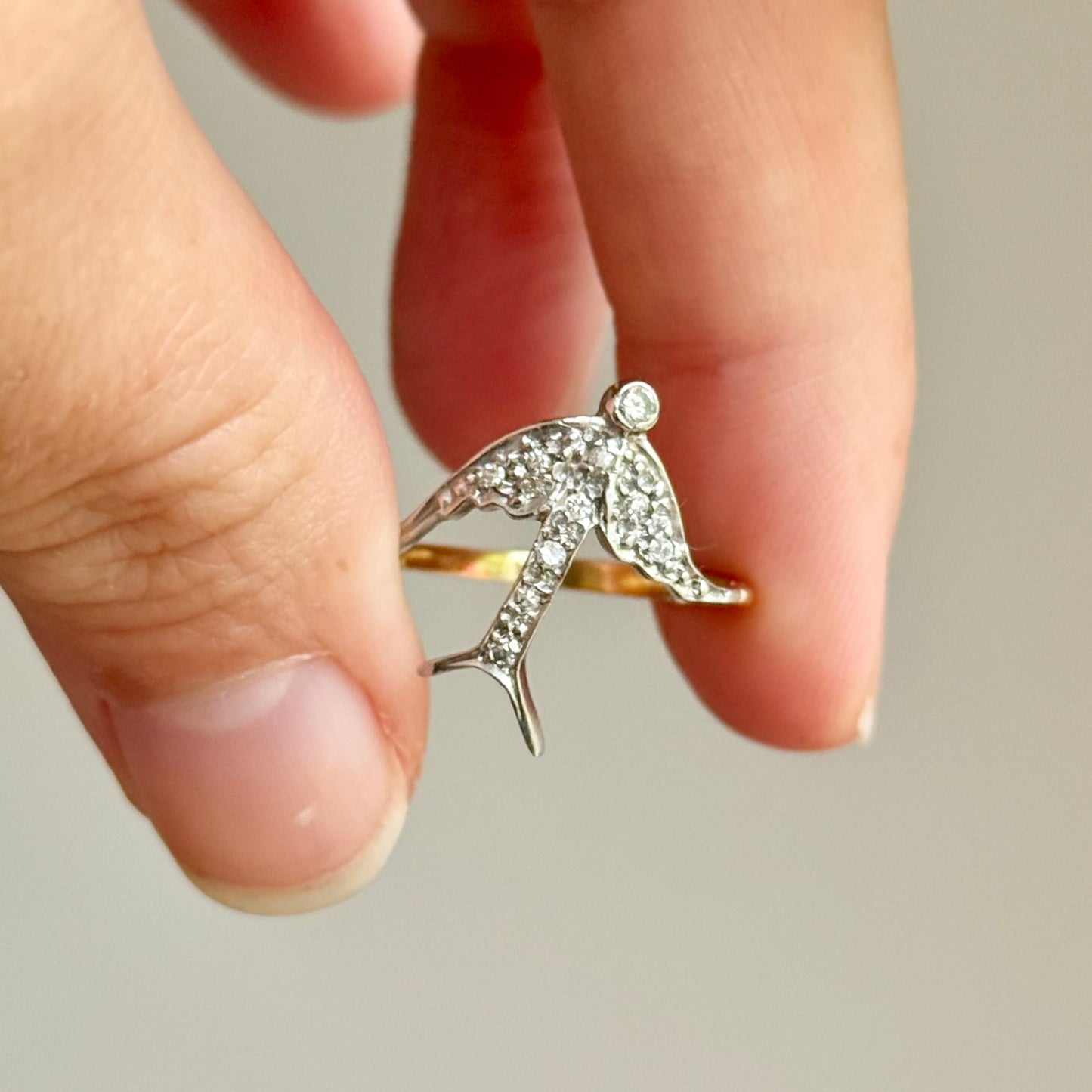 Art Deco Diamond Swallow Ring in 14 Carat Gold; 1920