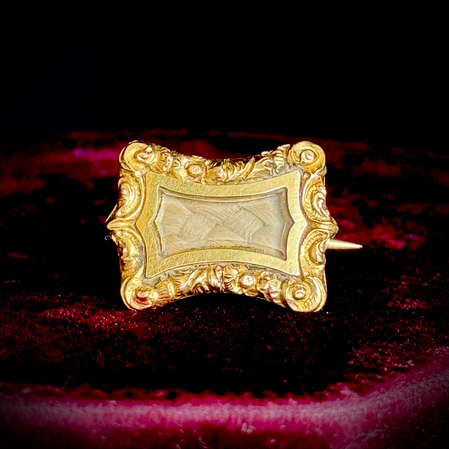 Antique Sentimental Brooch in 18 Carat Gold; Circa 1832