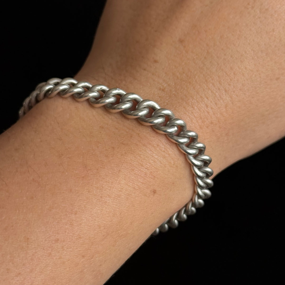 Antique Victorian Graduated Curb Bracelet in Silver; Circa 1919