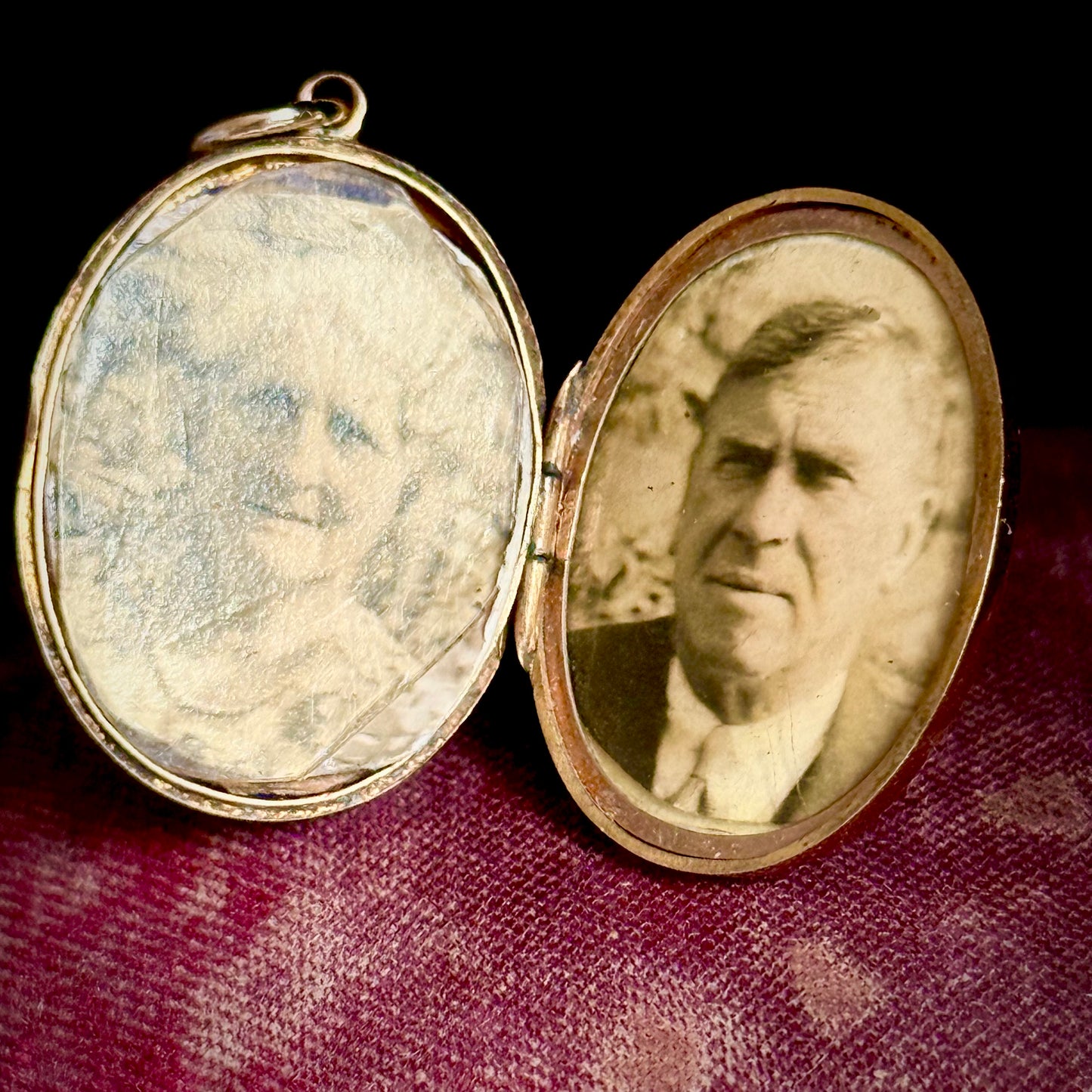 Antique 'In Remembrance' Oval Locket in 9 Carat Gold; Circa 1915