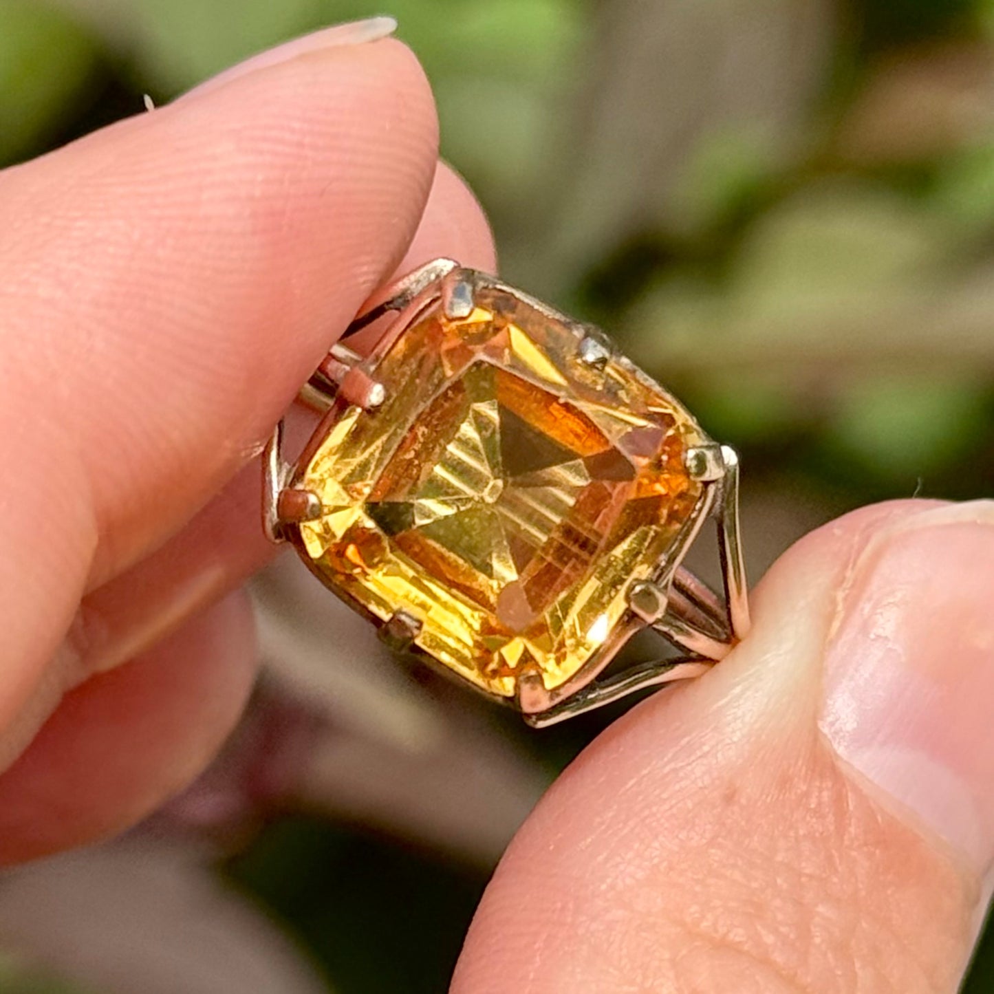 Early Victorian Citrine Ring in 9 Carat Gold; Circa 1840