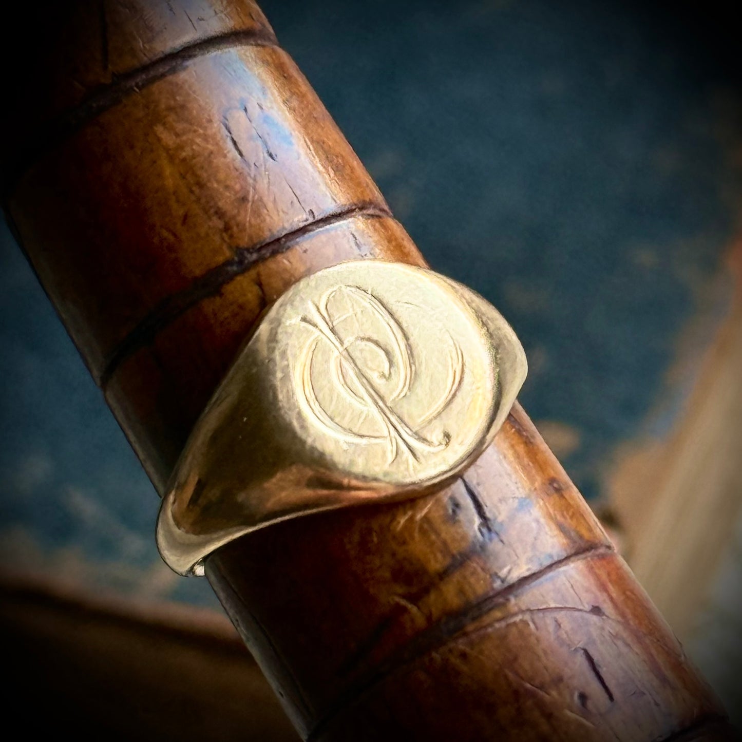 Monogramed Signet Ring in 9 carat Gold; Circa 1930