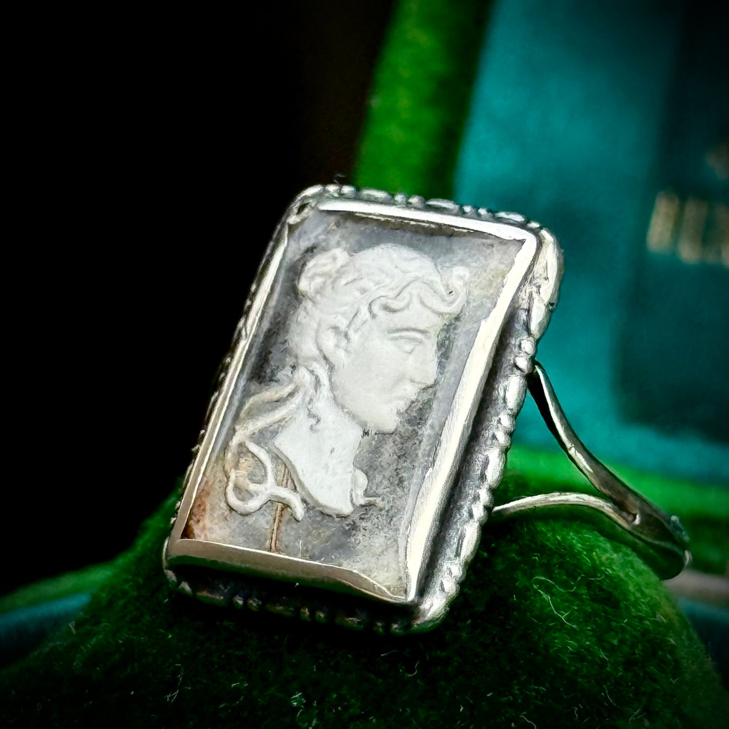 Antique Medusa Cameo Ring in silver; Circa 1920