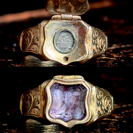 Antique Victorian Hinged Locket Signet Ring in 9 Carat Gold