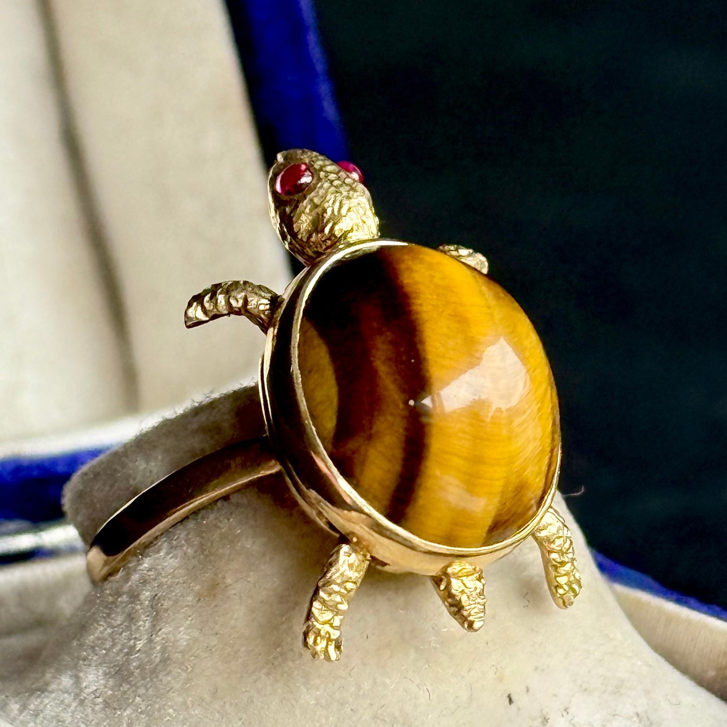 Vintage Tiger's Eye & Ruby Turtle Ring in 9 Carat Gold