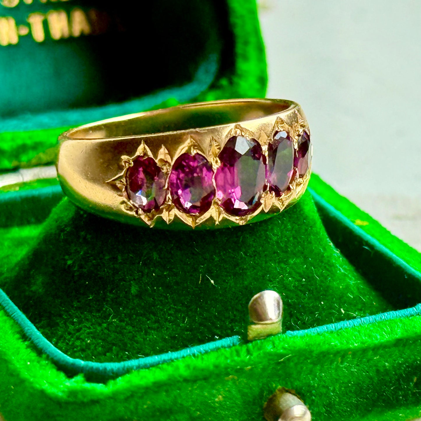 Antique Victorian Graduating Garnet Ring in 9 Carat Gold