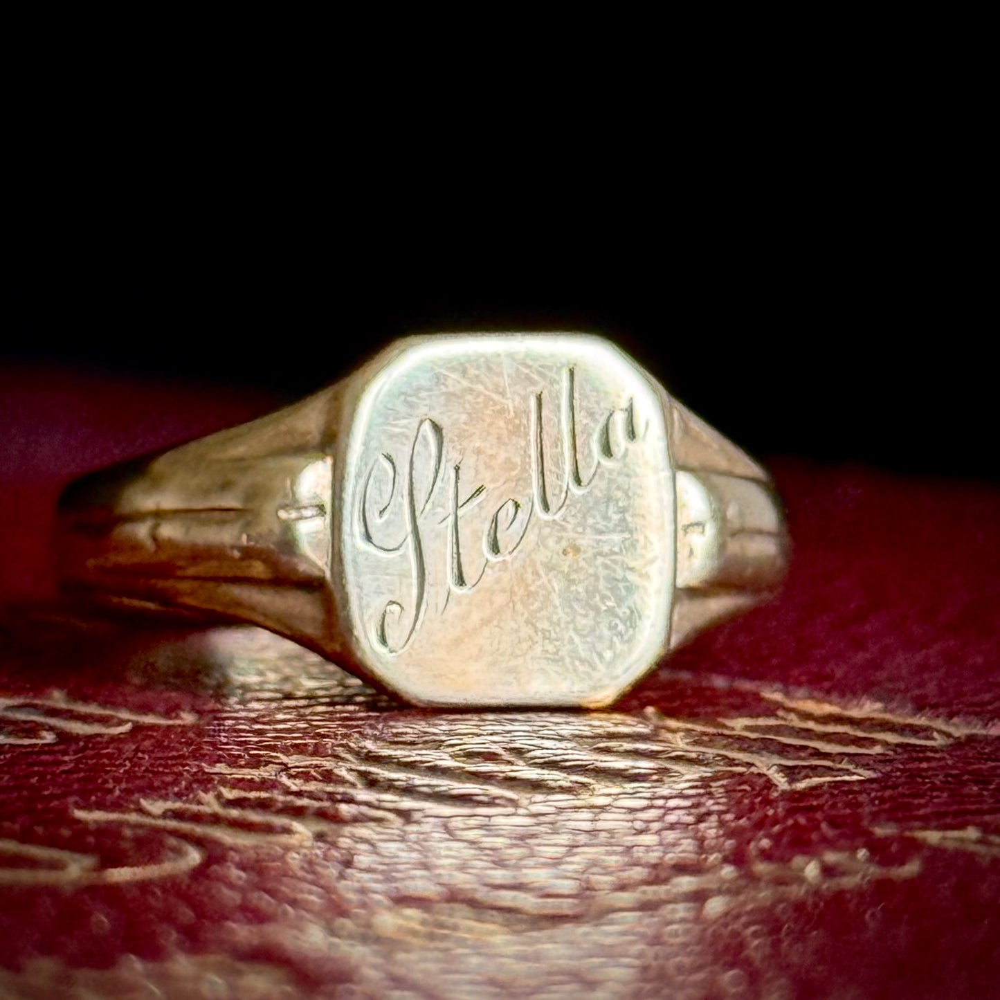 Antique 'Stella' Signet Ring in 9 Carat Gold; Circa 1920