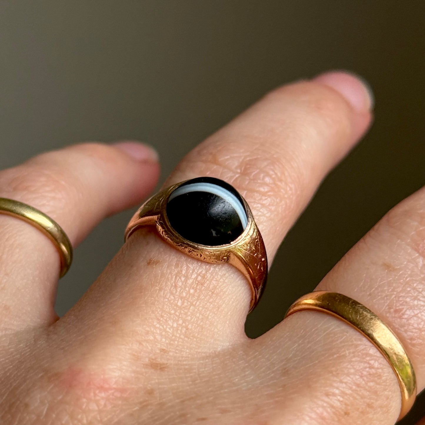 Antique Victorian Banded Agate Signet Ring 15 Carat Gold