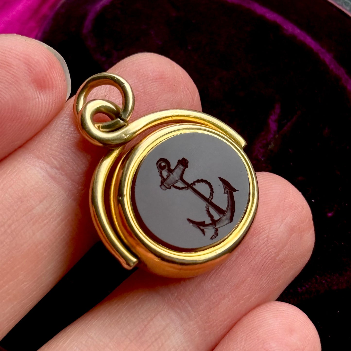 Victorian Anchor Agate Fob Pendant in 18 Carat Gold