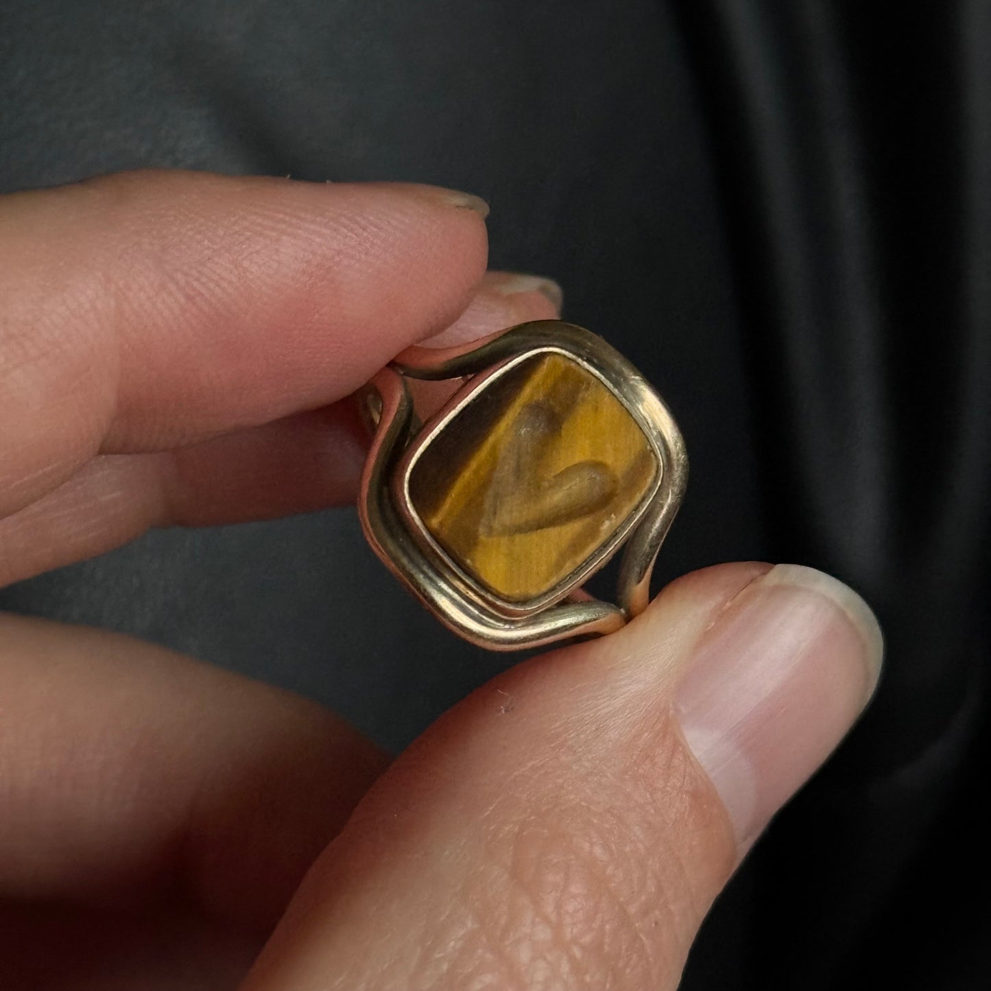 Vintage Carved Tiger's Eye Ring in 9 Carat Gold