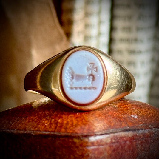 Vintage Signet Ring in 9 carat Gold; Circa 1956