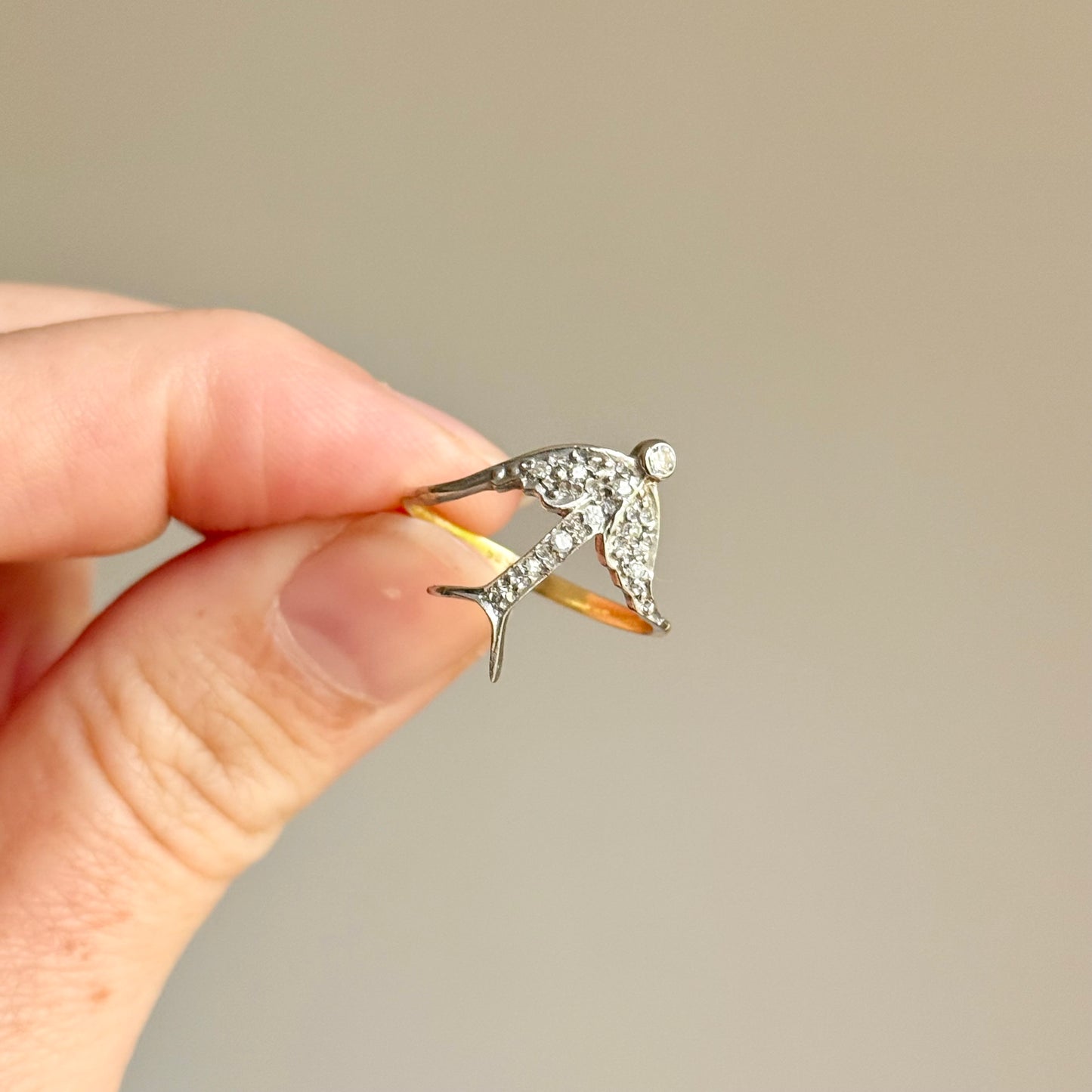 Art Deco Diamond Swallow Ring in 14 Carat Gold; 1920