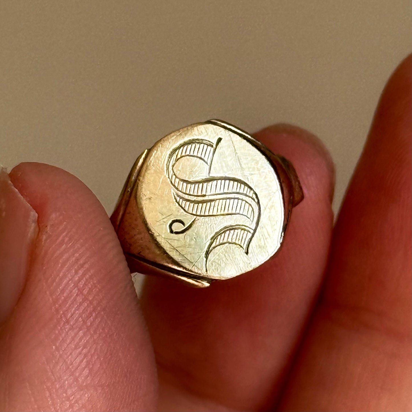 Antique Letter 'S' Signet Ring in 10 Carat Gold