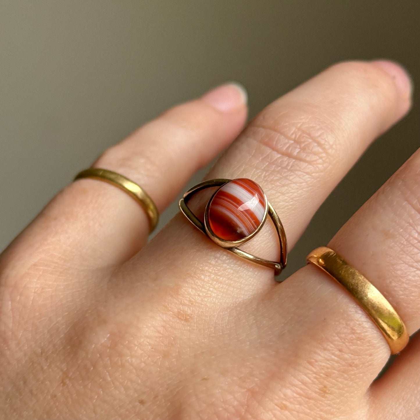 Vintage Banded Carnelian Agate Ring in 9 Carat Gold