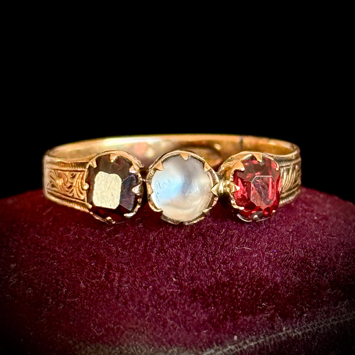 Moonstone & Garnet Ring in 15 Carat gold; Circa 1880