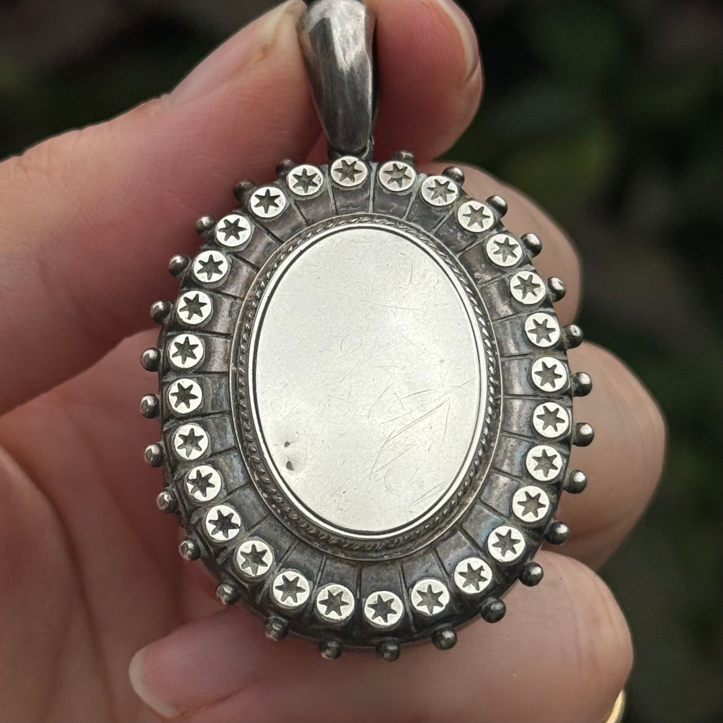 Victorian Star Sentimental Locket in Silver
