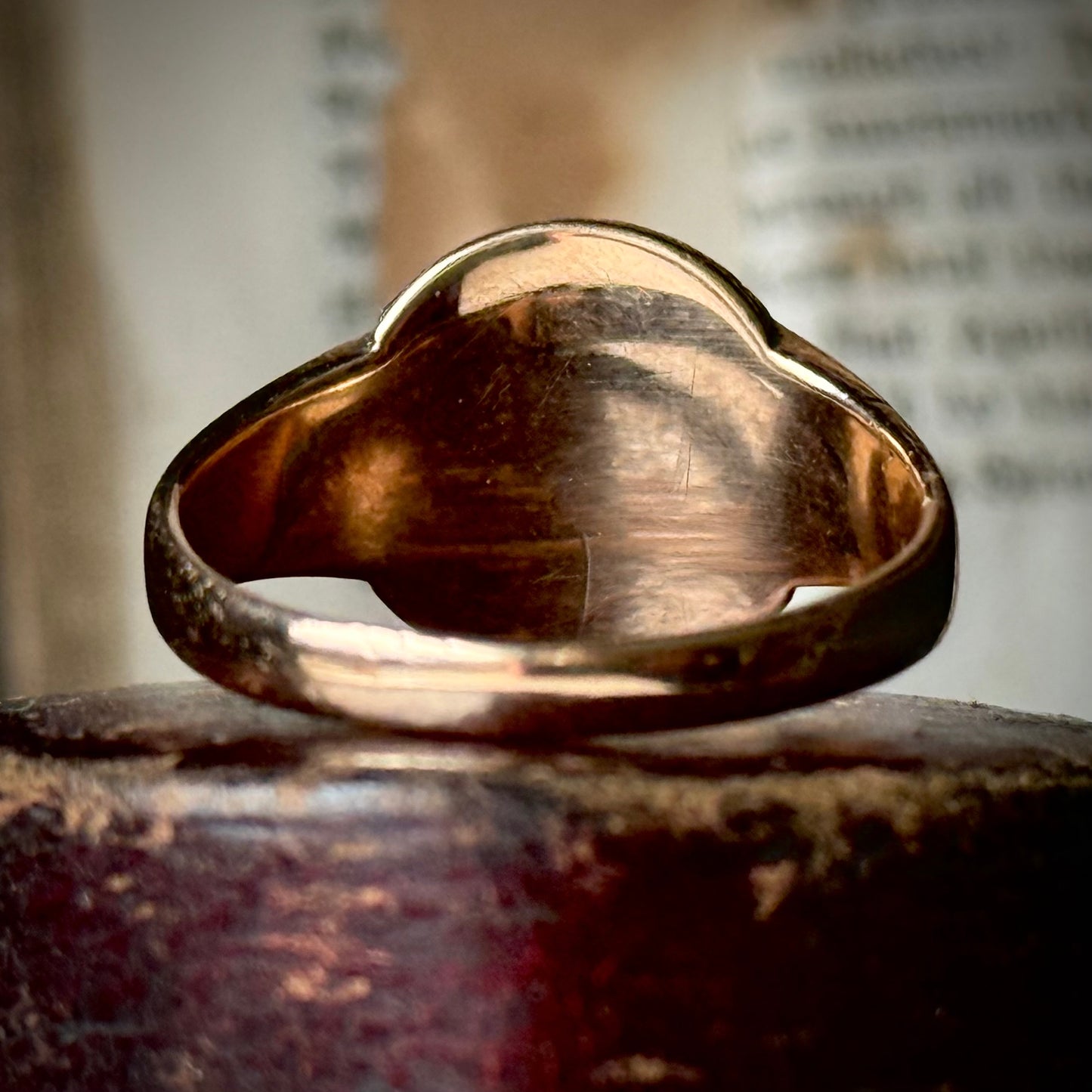 Antique Victorian Banded Agate Signet Ring 15 Carat Gold