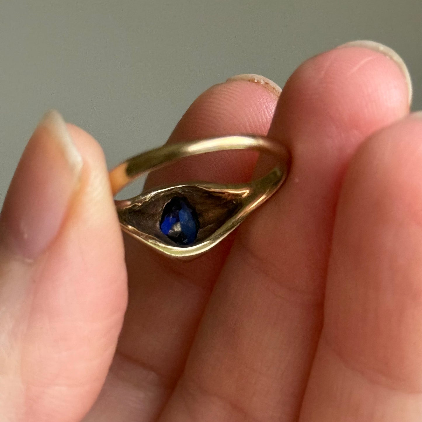 Vintage Sapphire Solitaire in 9 Carat Gold; Circa 1968