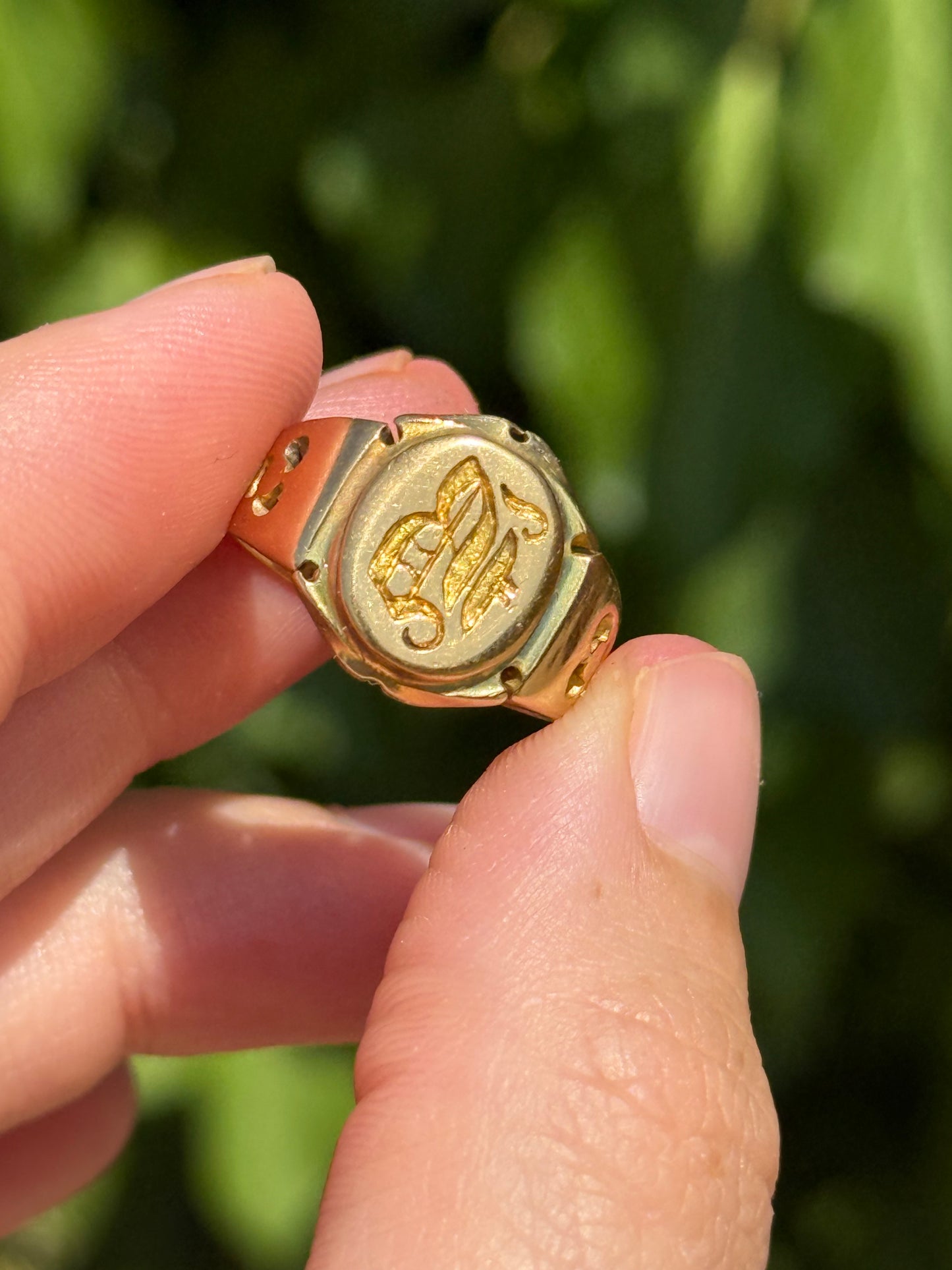 Heavy 'B' Signet Ring in 15 Carat Gold; Circa 1880