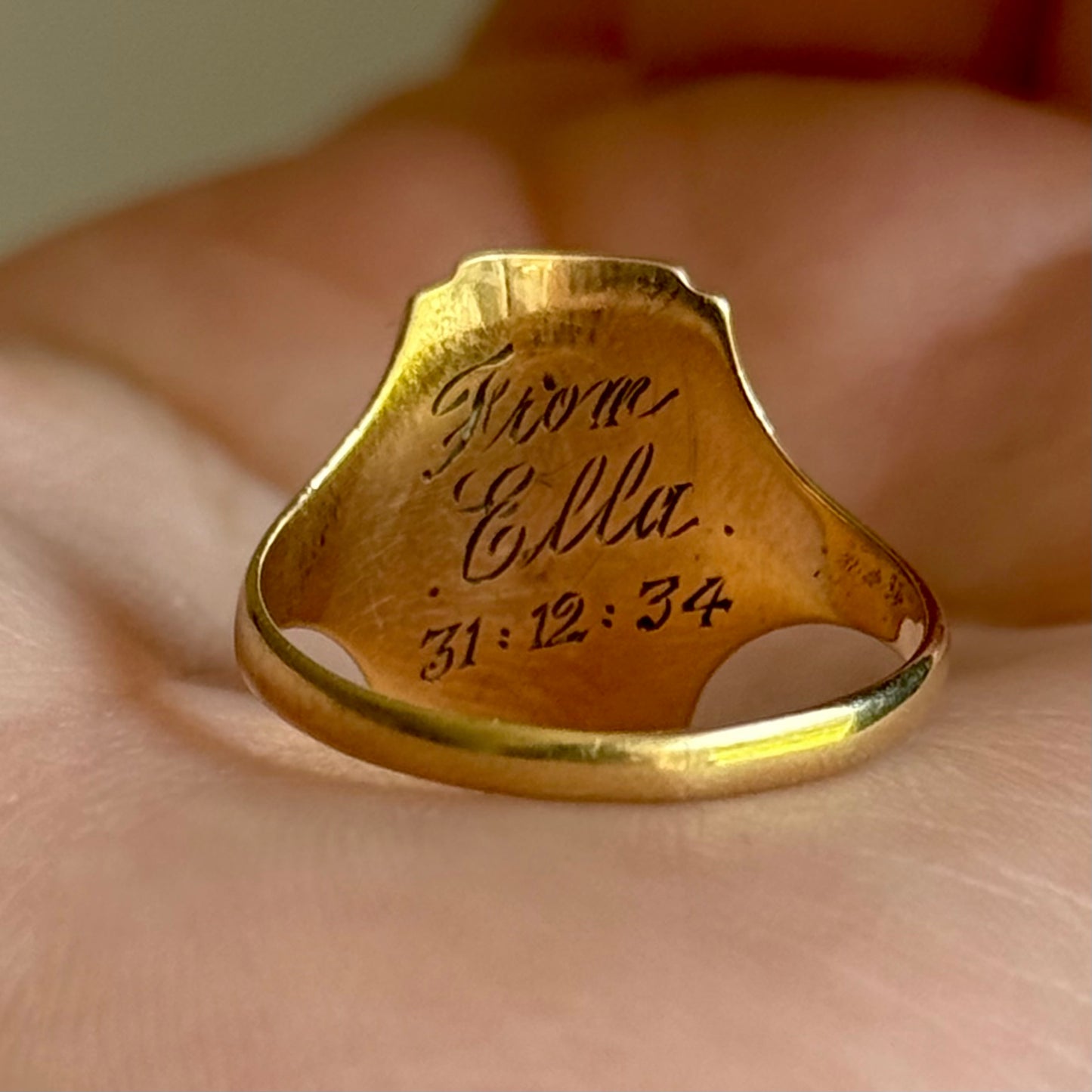 Antique Engraved Enamel Signet Ring in 18 Carat Gold
