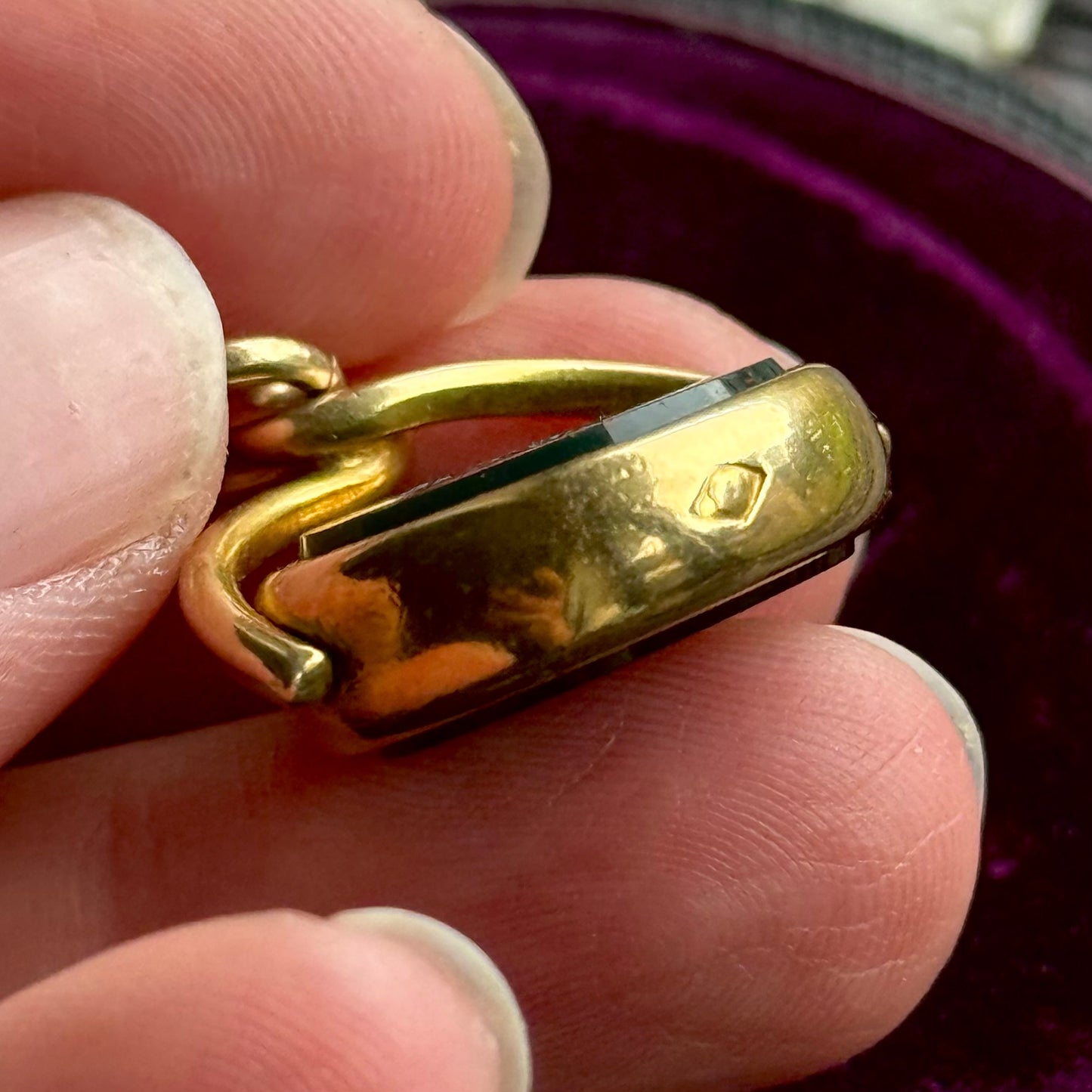 Victorian Anchor Agate Fob Pendant in 18 Carat Gold