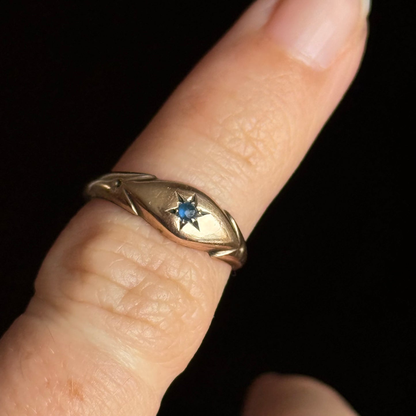 Antique Petite Sapphire in 9 Carat Gold; Circa 1906