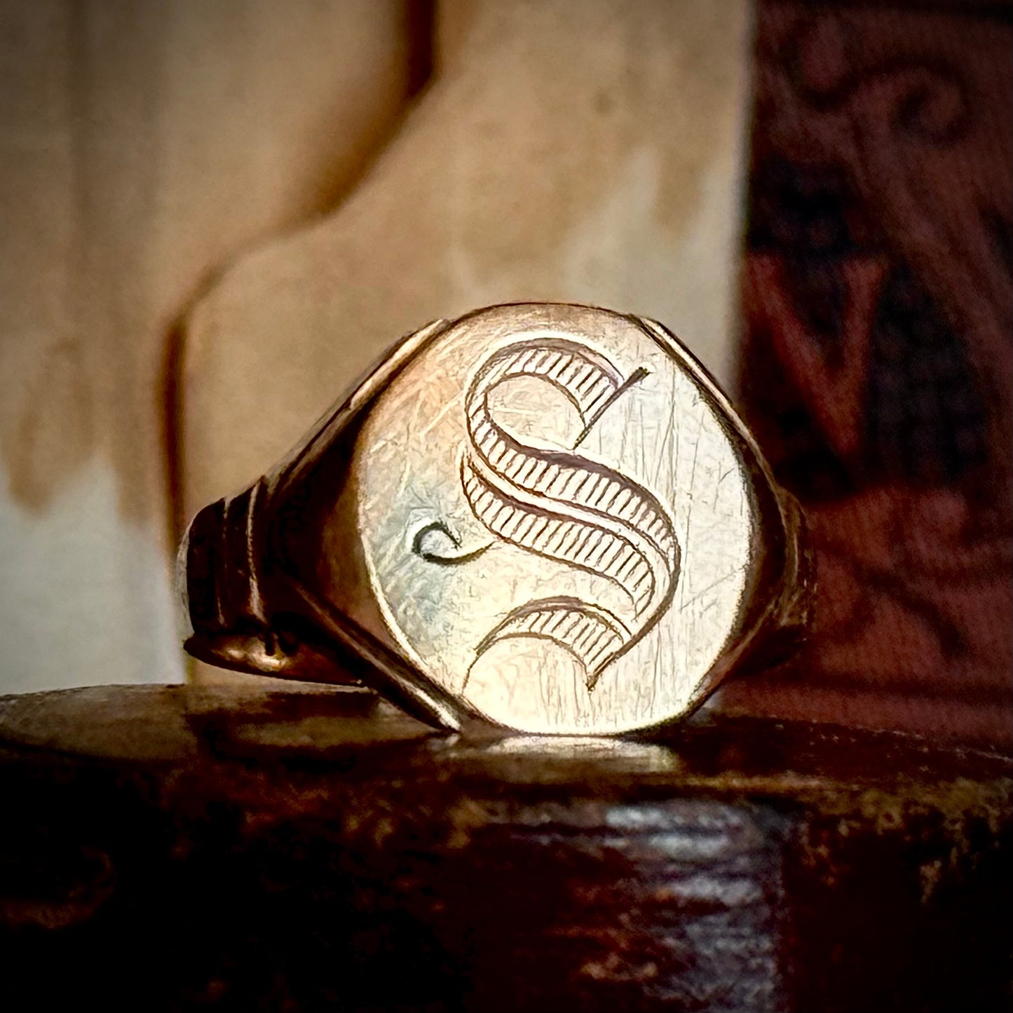 Antique Letter 'S' Signet Ring in 10 Carat Gold