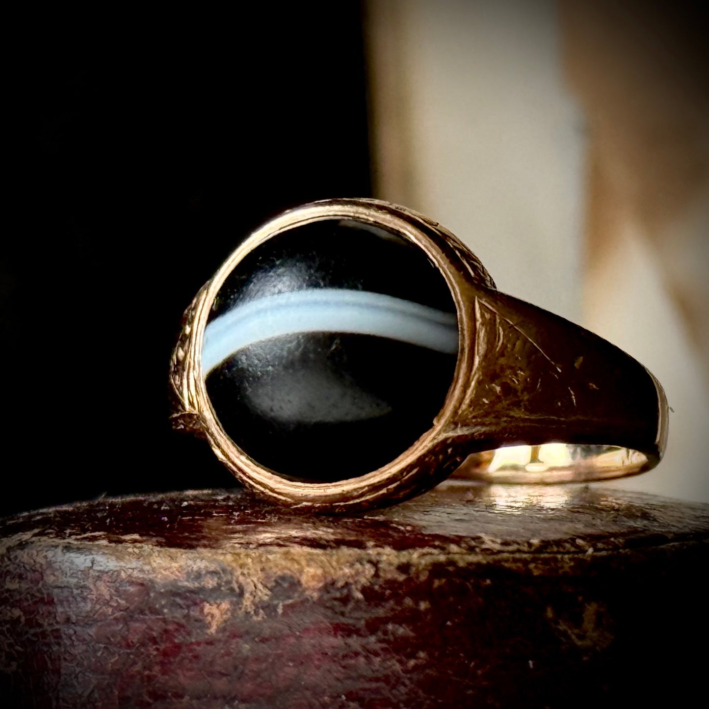 Antique Victorian Banded Agate Signet Ring 15 Carat Gold