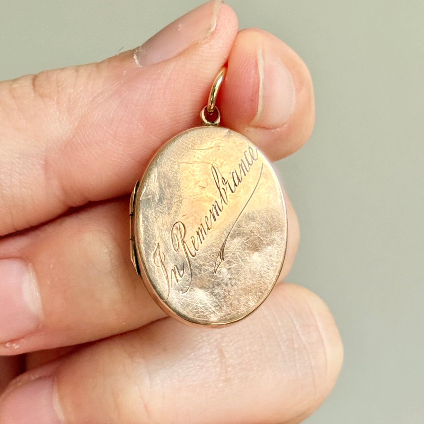Antique 'In Remembrance' Oval Locket in 9 Carat Gold; Circa 1915