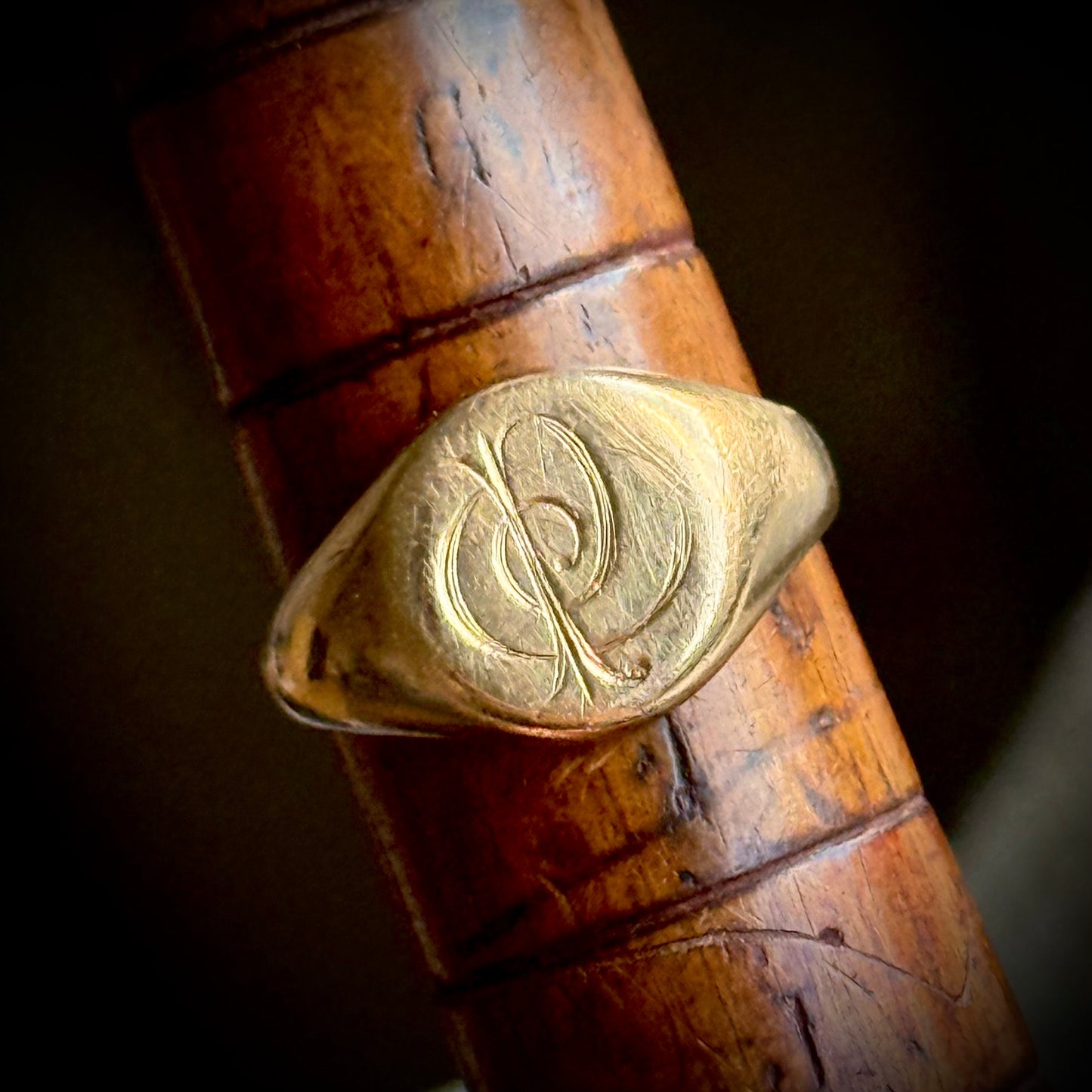 Monogramed Signet Ring in 9 carat Gold; Circa 1930