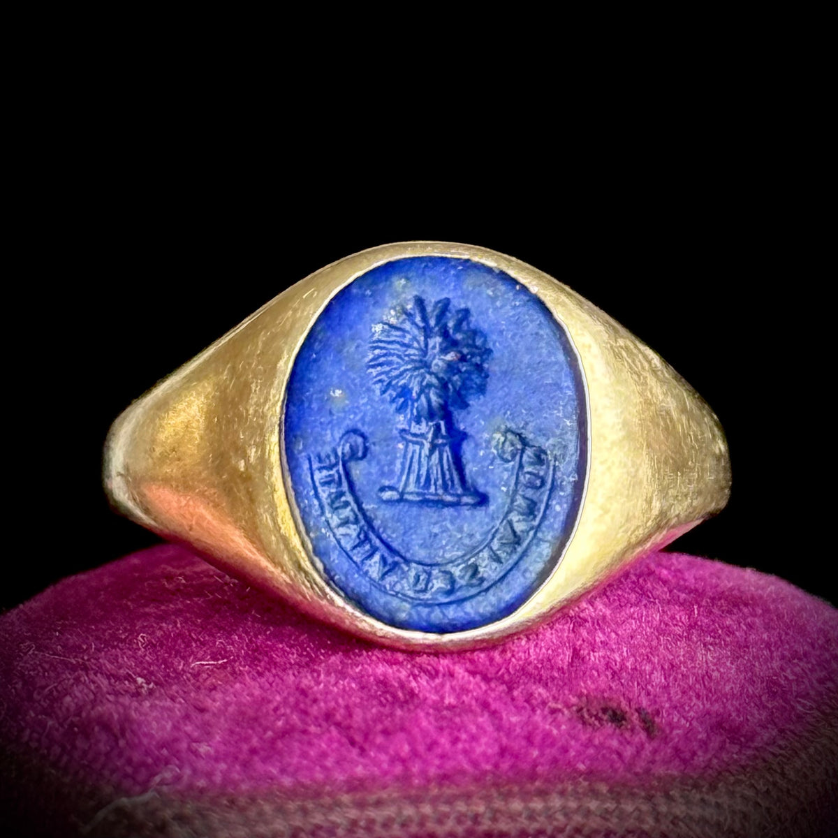 Vintage Lapis Lazuli Signet Ring 9 Carat gold; Circa 1990