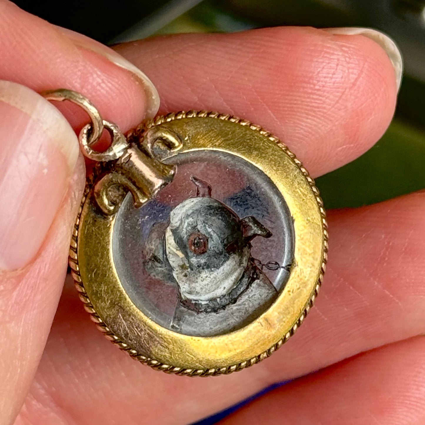 Victorian Dog Essex Crystal Pendant in 9 Carat Gold