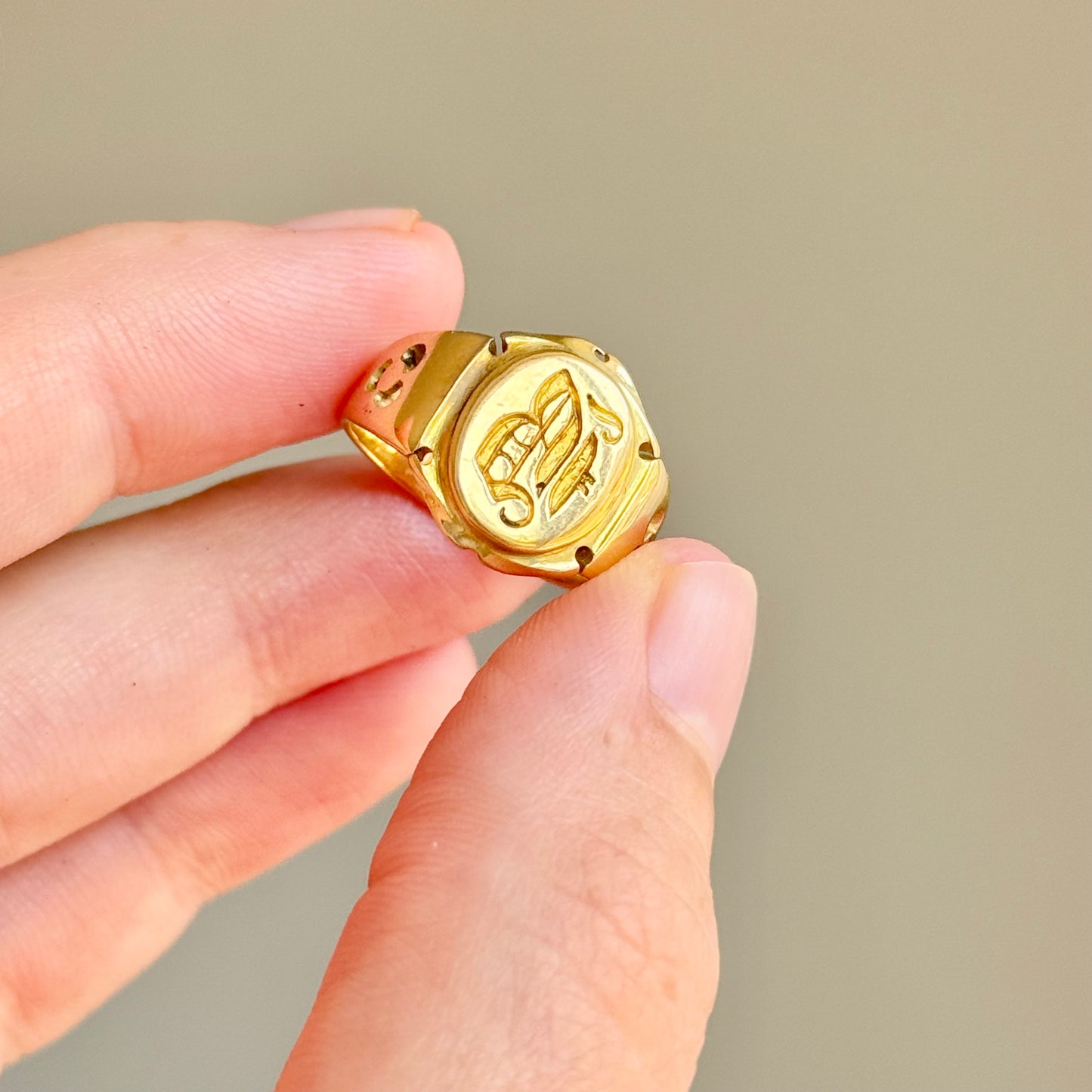 Heavy 'B' Signet Ring in 15 Carat Gold; Circa 1880