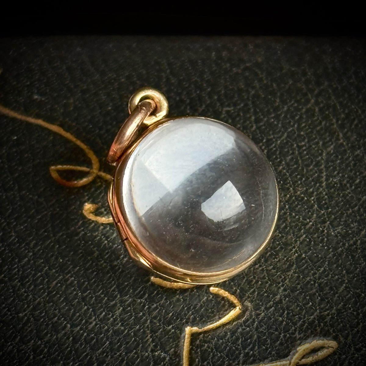 Antique Victorian Pool of Light in 9 Carat Gold; Circa 1880
