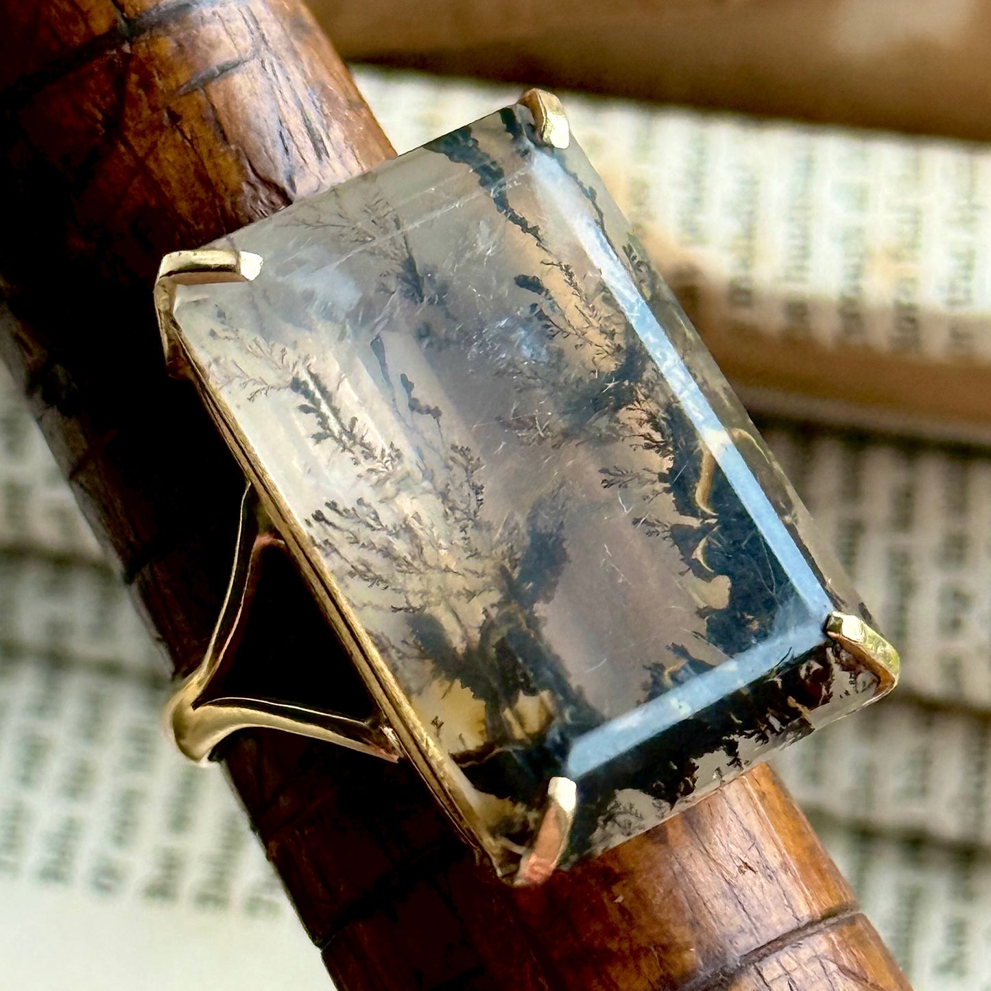 Substantial Vintage Dendritic Agate Ring in 18 Carat Gold