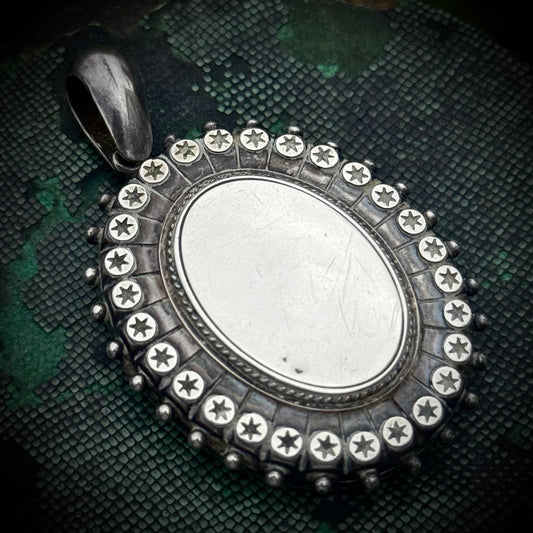 Victorian Star Sentimental Locket in Silver