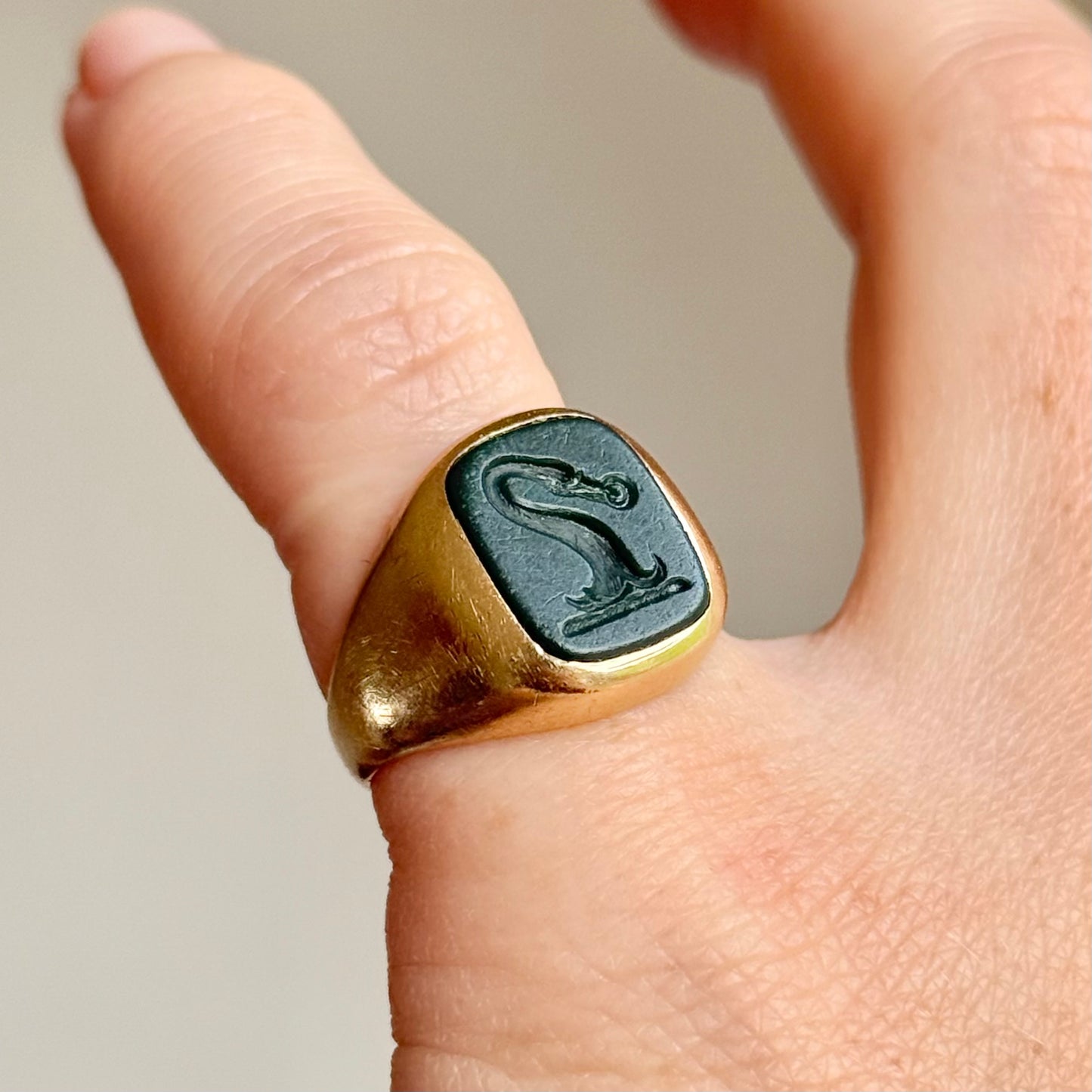 Vintage Swan & Ring Signet Ring in 9 Carat Gold, Circa 1971