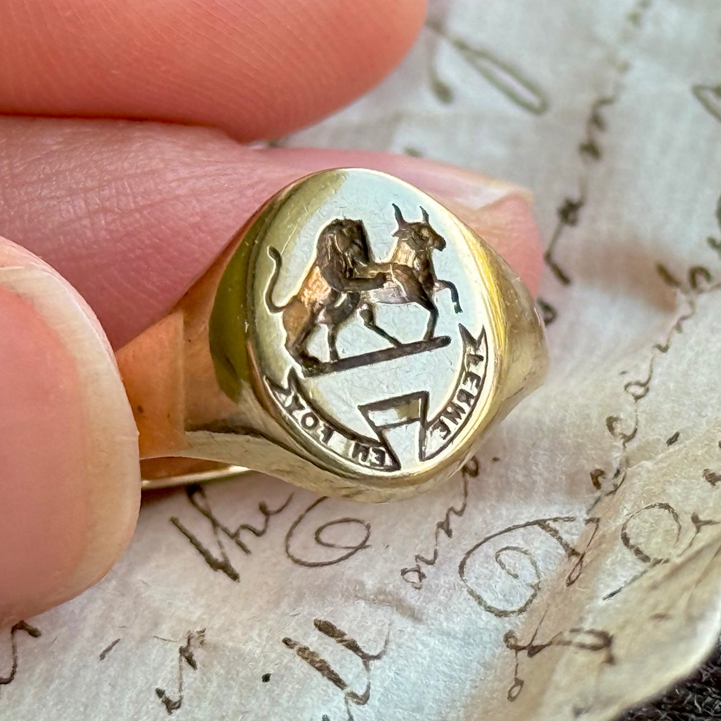 Vintage Signet Ring fin 9 Carat Gold